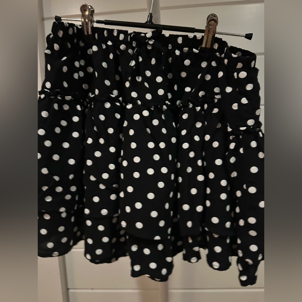 Old Navy Black and White Polka-dot Skirt